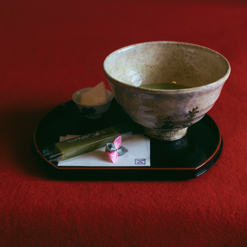 Hogyan zajlik egy japán teaszertartás?