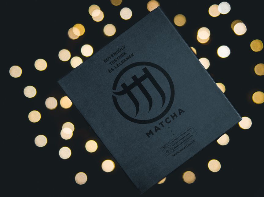 M Matcha ajándékdoboz matcha-készítő eszközökkel