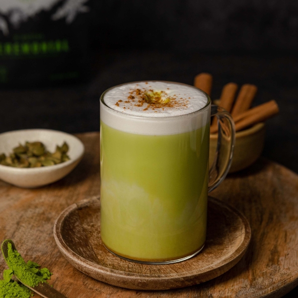 Aranytej matcha latte recept