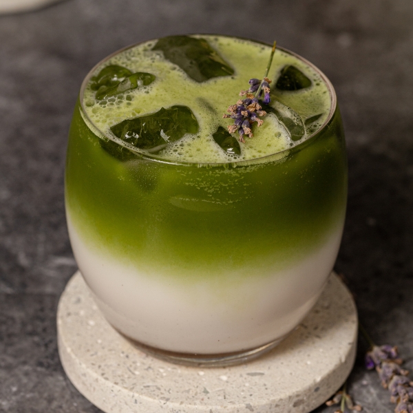 Jeges levendulás vaníliás matcha latte
